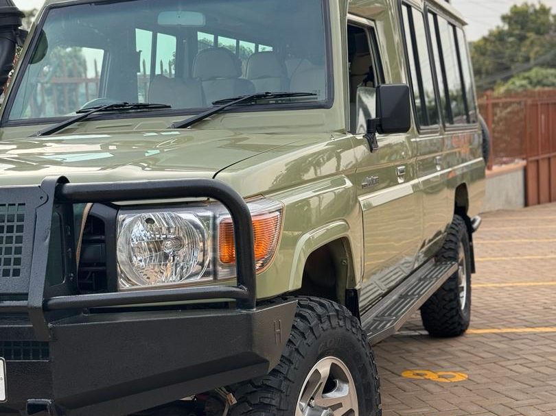 Cheap 8 seater Land cruiser